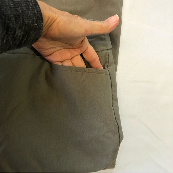 Chico’s Women’s Pull On Pant Tummy Control Tapered Leg Metal Trim at Ankle - Picture 3 of 9